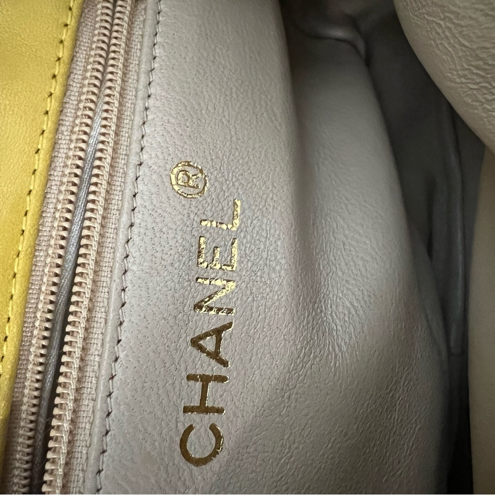 Yellow cute GUARANTEED AUTH CHANEL LAMBSKIN VINTAGE SHOULDER BAG - Picture 9 of 13